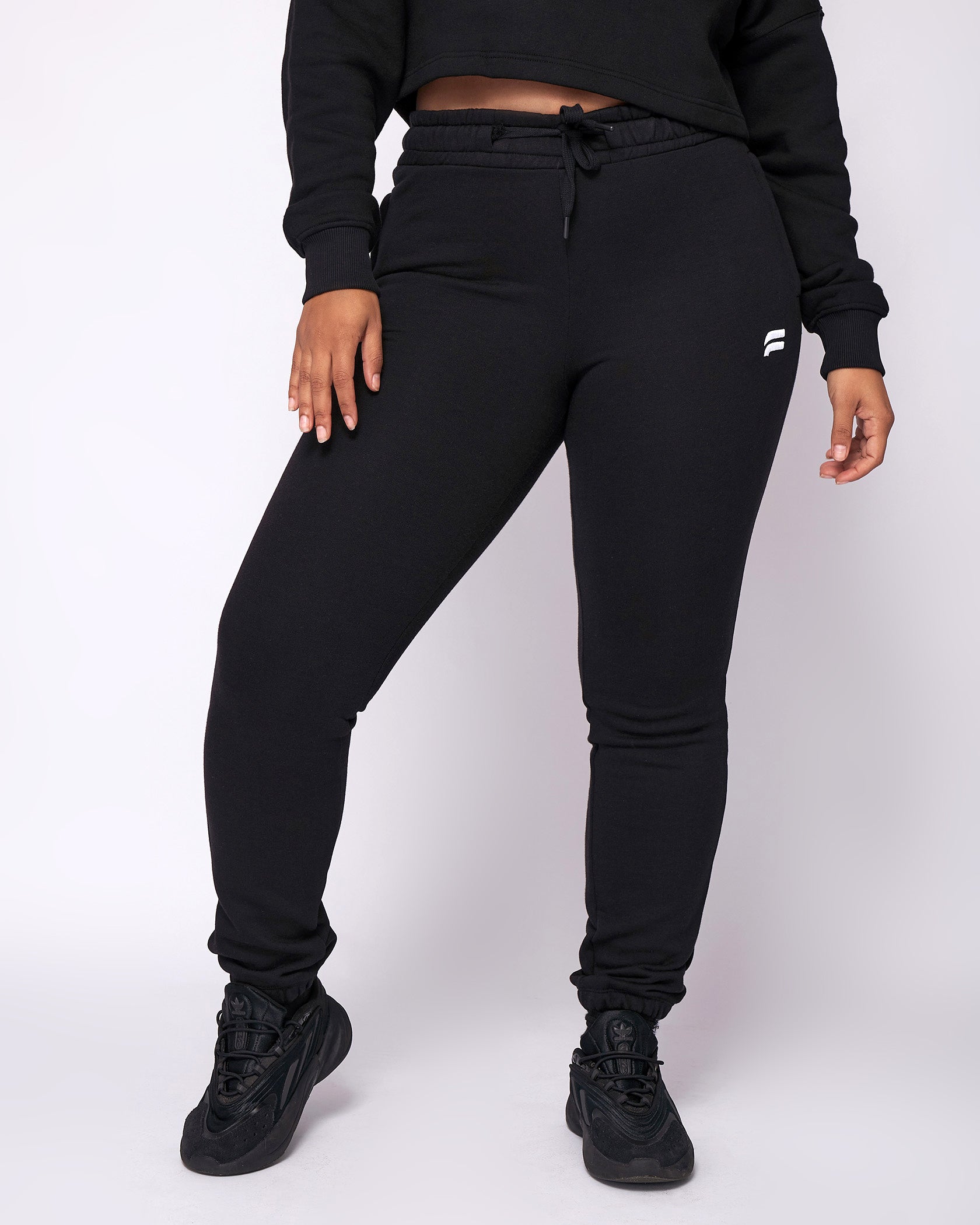 https://www.fortexfitness.com/cdn/shop/files/1.WomenEssentialComfyJogger-Black.jpg?v=1701846886&width=1680